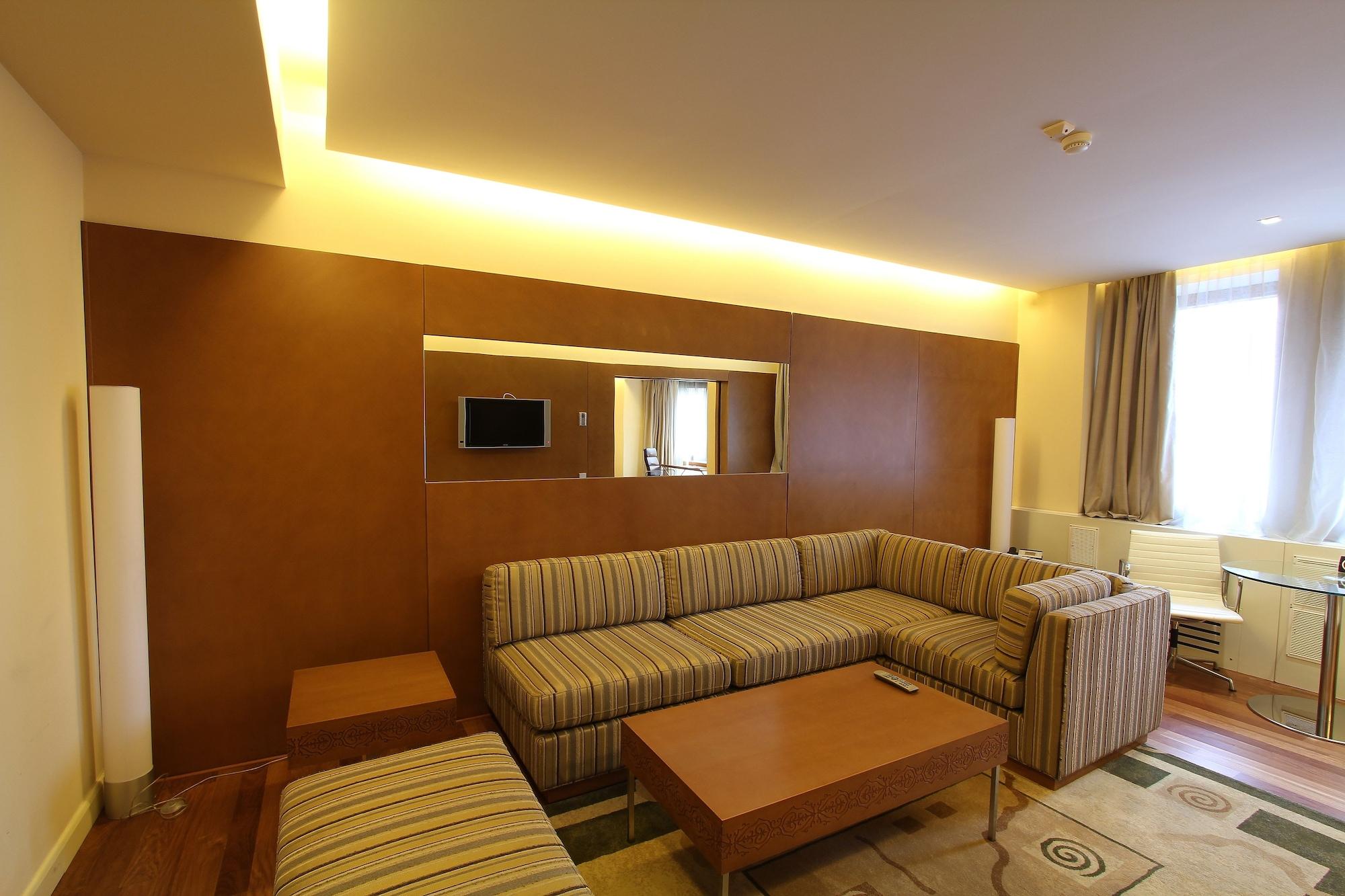 The Dostyk Hotel Almaty Exterior foto