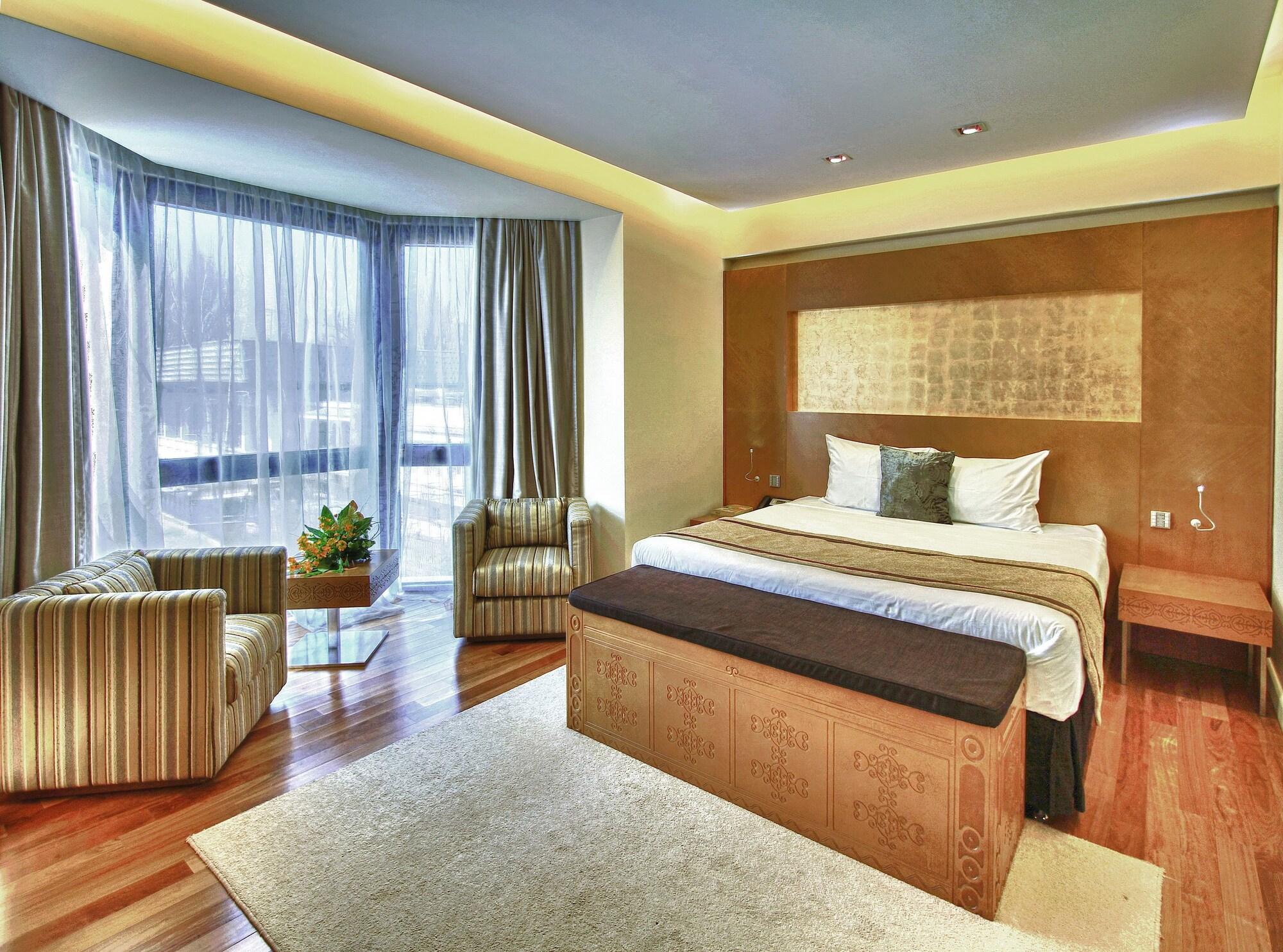 The Dostyk Hotel Almaty Exterior foto
