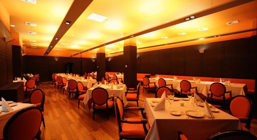 The Dostyk Hotel Almaty Exterior foto