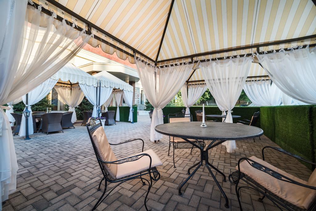 The Dostyk Hotel Almaty Exterior foto
